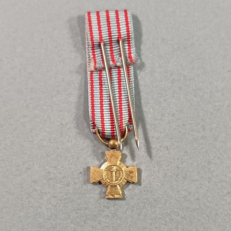 FRANCE REDUCTION DE LA MEDAILLE CROIX DU COMBATTANT COULEUR BRONZE DORE